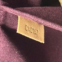 Carica l'immagine nel visualizzatore di Gallery, Borsa Montaigne MM in Tela Monogram