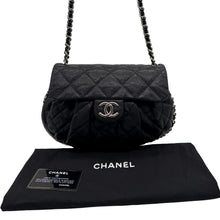Carica l'immagine nel visualizzatore di Gallery, Chain Around Flap Bag in Pelle Nera