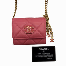 Carica l'immagine nel visualizzatore di Gallery, Charms Flap Card Holder in Pelle Rosa