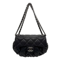 Carica l'immagine nel visualizzatore di Gallery, Chain Around Flap Bag in Pelle Nera