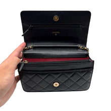 Carica l'immagine nel visualizzatore di Gallery, Romance Wallet on Chain in Pelle Nera