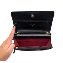 Carica l'immagine nel visualizzatore di Gallery, Romance Wallet on Chain in Pelle Nera