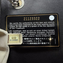 Carica l'immagine nel visualizzatore di Gallery, Chain Around Flap Bag in Pelle Nera