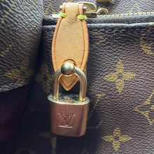 Carica l'immagine nel visualizzatore di Gallery, Borsa Montaigne MM in Tela Monogram