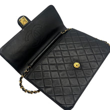 Carica l'immagine nel visualizzatore di Gallery, Classic Flap media vintage