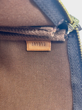 Carica l'immagine nel visualizzatore di Gallery, Pochette Accessoires in Tela Monogram