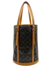Carica l'immagine nel visualizzatore di Gallery, Monogram Bucket GM