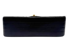 Carica l'immagine nel visualizzatore di Gallery, Borsa Curved Single Flap in Pelle nera