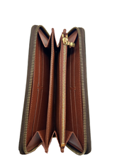 Carica l'immagine nel visualizzatore di Gallery, Portafoglio Zippy in Tela Monogram