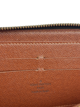 Carica l'immagine nel visualizzatore di Gallery, Portafoglio Zippy in Tela Monogram