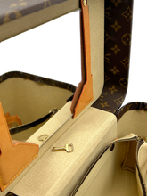 Carica l'immagine nel visualizzatore di Gallery, Cosmetic Trunk in Tela Monogram