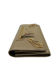 Upload the image to the Gallery viewer, Portafoglio Metallic Edge Continental in Pelle Beige