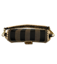 Upload the image to the Gallery viewer, Baguette Limited Edition in Tela Pequin e Rafia