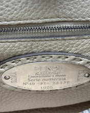 Carica l'immagine nel visualizzatore di Gallery, Peekaboo Petite Grigia