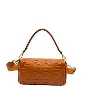 Carica l'immagine nel visualizzatore di Gallery, Baguette in Pelle Marrone