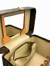 Carica l'immagine nel visualizzatore di Gallery, Cosmetic Trunk in Tela Monogram