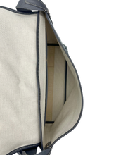 Carica l'immagine nel visualizzatore di Gallery, Capetien MM Messenger Bag Grigia