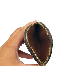 Carica l'immagine nel visualizzatore di Gallery, Portamonete Rotondo in Tela Monogram
