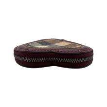 Carica l&#39;immagine nel visualizzatore di Gallery, Burberry Coin Case Heart Wallet
