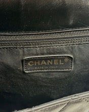 Carica l'immagine nel visualizzatore di Gallery, Flap Bag in Pelle Nera
