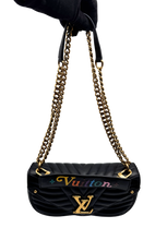 Carica l'immagine nel visualizzatore di Gallery, Borsa New Wave PM in Pelle Nera 
