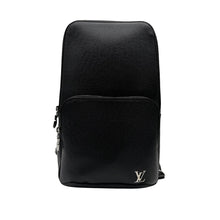 Carica l'immagine nel visualizzatore di Gallery, Avenue Slingbag in Pelle Nera
