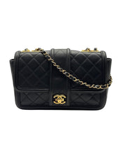 Carica l'immagine nel visualizzatore di Gallery, Flap Bag in Pelle Nera
