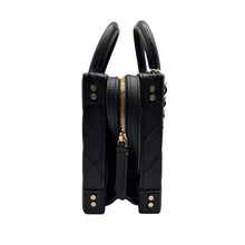 Carica l'immagine nel visualizzatore di Gallery, Square Vanity Case in Pelle di agnello Nera
