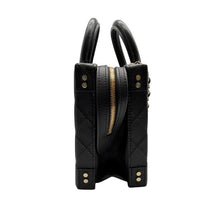 Carica l'immagine nel visualizzatore di Gallery, Square Vanity Case in Pelle di agnello Nera
