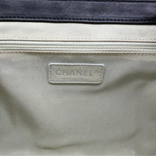 Carica l'immagine nel visualizzatore di Gallery, Chain Around Flap Bag in Pelle Nera
