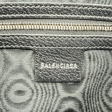 Carica l'immagine nel visualizzatore di Gallery, Jackie in Tela Siglata Nera
