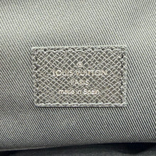 Carica l'immagine nel visualizzatore di Gallery, Avenue Slingbag in Pelle Nera
