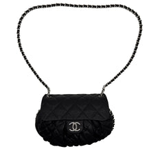 Carica l'immagine nel visualizzatore di Gallery, Chain Around Flap Bag in Pelle Nera
