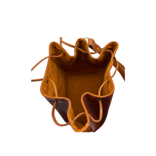 Carica l&#39;immagine nel visualizzatore di Gallery, Noè GM in Pelle Epi Marrone
