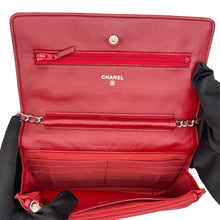Carica l'immagine nel visualizzatore di Gallery, Wallet on Chain in Pelle di Agnello Bordeaux
