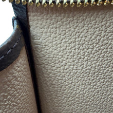 Carica l'immagine nel visualizzatore di Gallery, Trousse Toilette in Tela Monogram Grande
