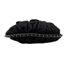 Carica l'immagine nel visualizzatore di Gallery, Chain Around Flap Bag in Pelle Nera
