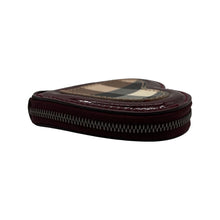Carica l&#39;immagine nel visualizzatore di Gallery, Burberry Coin Case Heart Wallet
