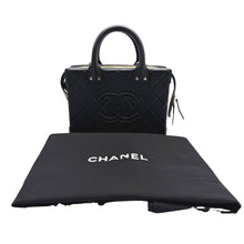 Carica l'immagine nel visualizzatore di Gallery, Square Vanity Case in Pelle di agnello Nera
