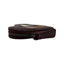 Carica l&#39;immagine nel visualizzatore di Gallery, Burberry Coin Case Heart Wallet
