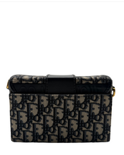 Carica l'immagine nel visualizzatore di Gallery, 30 Montaigne Box in Oblique Jacquard
