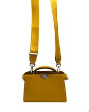 Upload the image to the Gallery viewer, Peekaboo IseeU in Pelle Gialla
