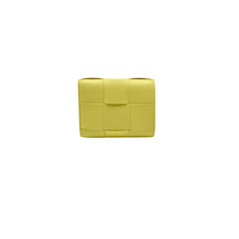 Carica l&#39;immagine nel visualizzatore di Gallery, Portafoglio Cassette Tri-Fold Con Zip

