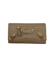 Upload the image to the Gallery viewer, Portafoglio Metallic Edge Continental in Pelle Beige
