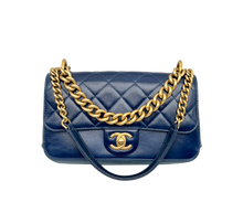 Carica l'immagine nel visualizzatore di Gallery, Borsa Straight Lined Flap in Pelle di Agnello Blu
