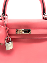 Carica l'immagine nel visualizzatore di Gallery, Kelly 25 in Pelle Swift Rose D’ètè
