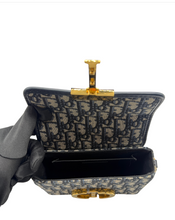 Carica l'immagine nel visualizzatore di Gallery, 30 Montaigne Box in Oblique Jacquard
