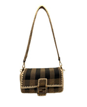Upload the image to the Gallery viewer, Baguette Limited Edition in Tela Pequin e Rafia
