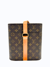 Carica l'immagine nel visualizzatore di Gallery, Cosmetic Trunk in Tela Monogram
