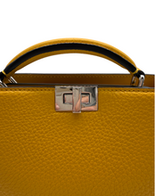 Upload the image to the Gallery viewer, Peekaboo IseeU in Pelle Gialla
